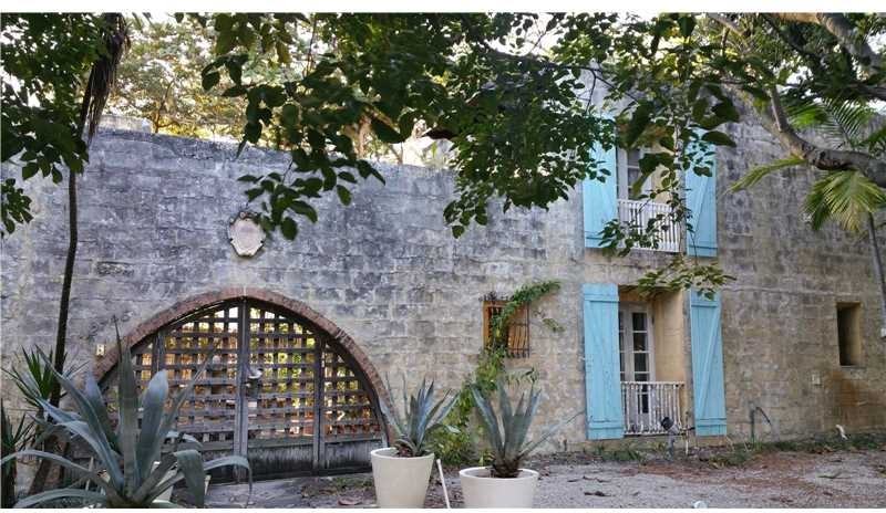 2728 Calusa St - Photo 2 of 8