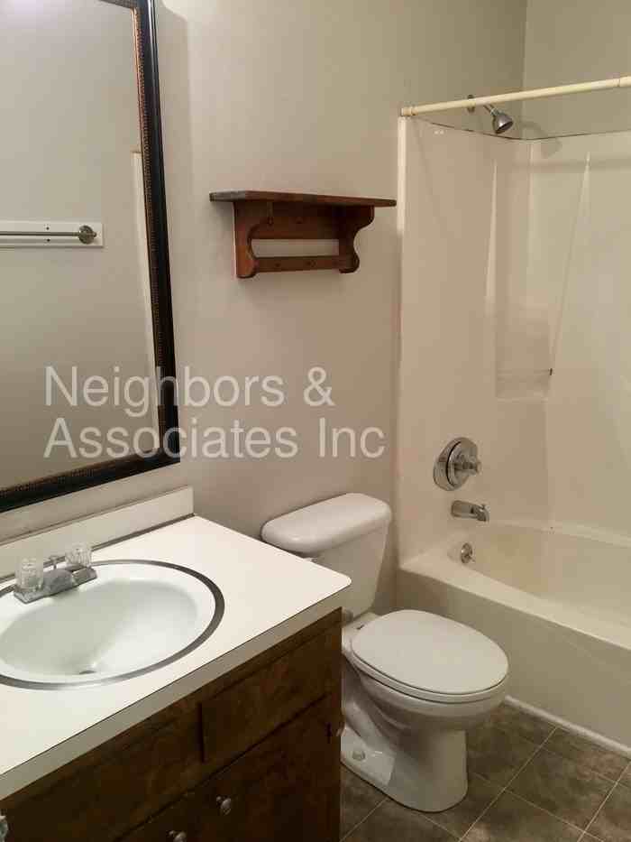 301 S Ida St - Photo 3 of 10