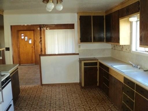 2990 38th Ave - Photo 3 of 4