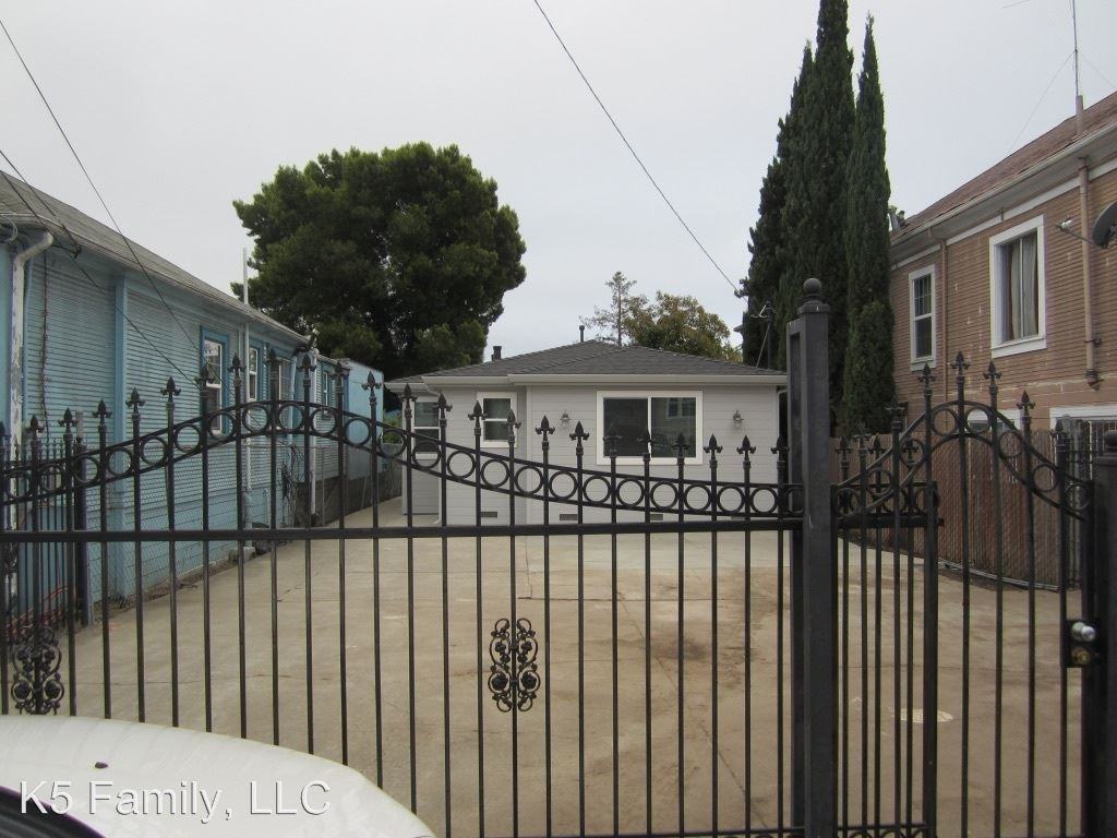 3423 E 17th St - Photo 2 of 15