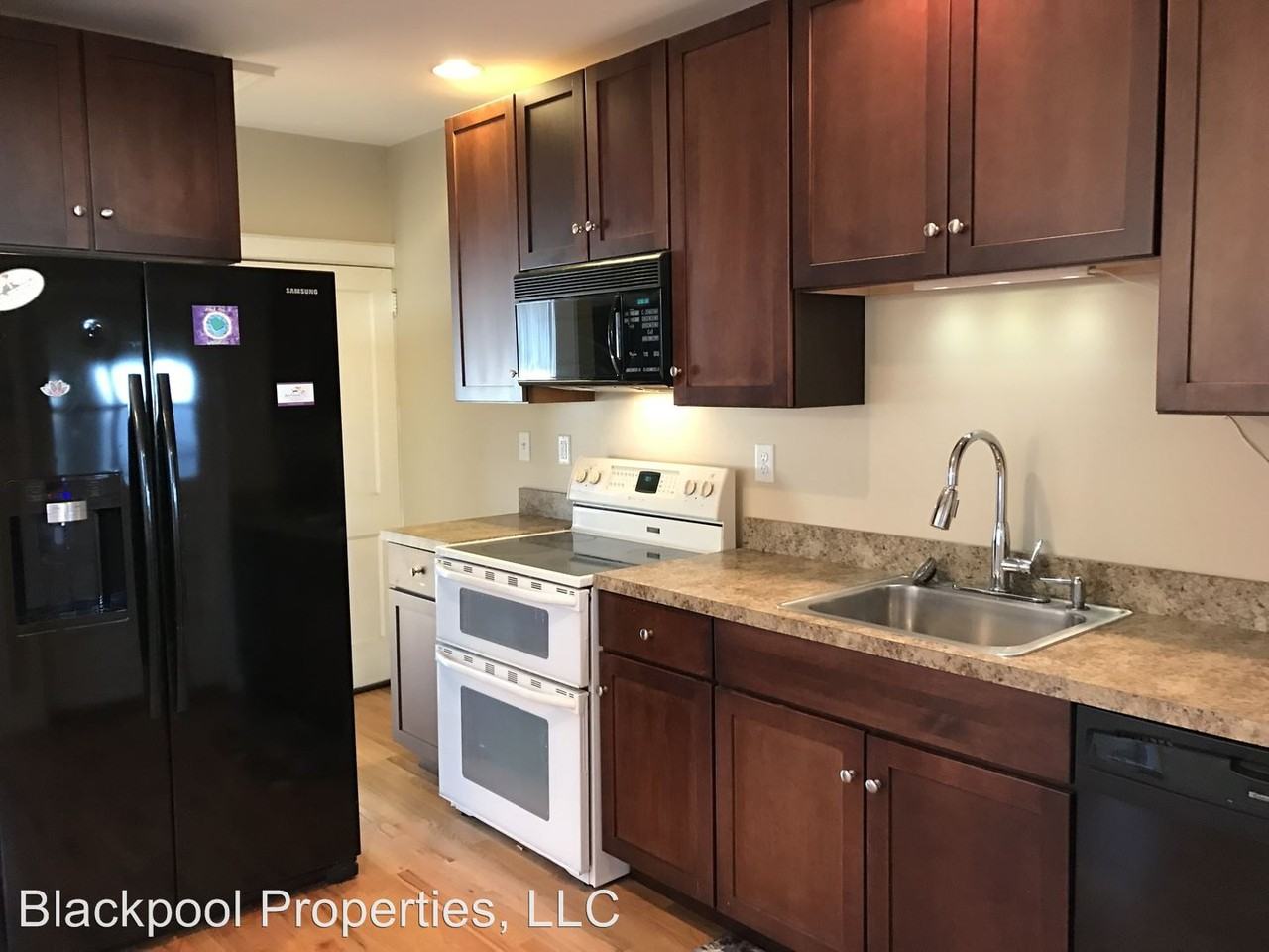 443 S Sycamore St - Photo 3 of 17