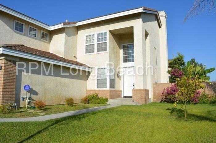 5606 Esquivel Ave - Photo 2 of 43