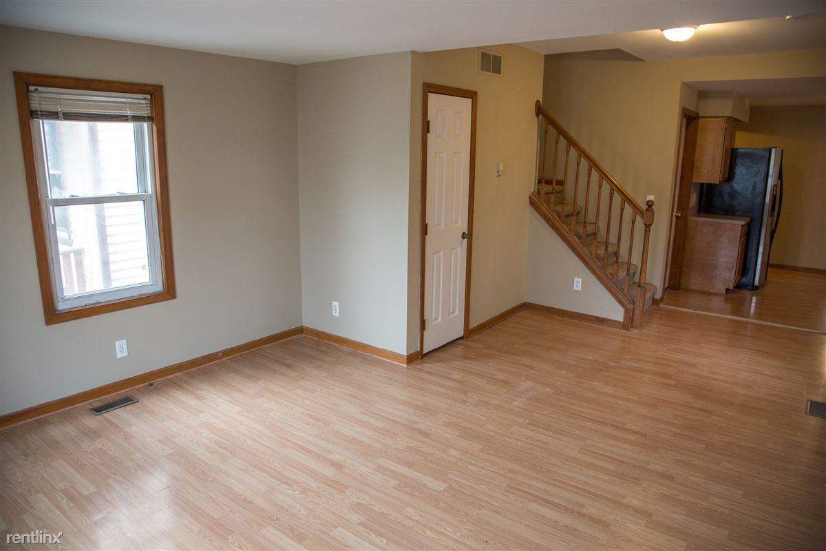 119 Clinton St - Photo 3 of 10