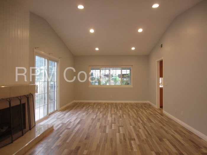 828 W Brentwood Ave - Photo 3 of 17