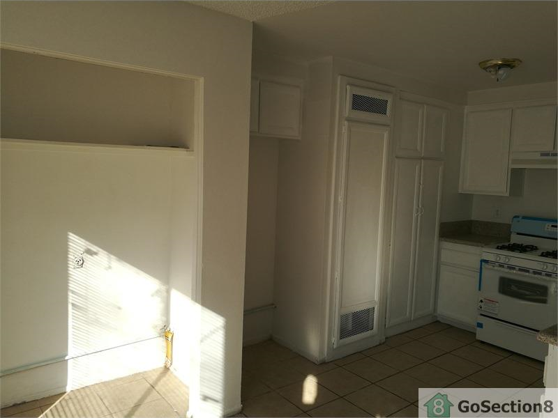 26817 Mossway St - Photo 3 of 47