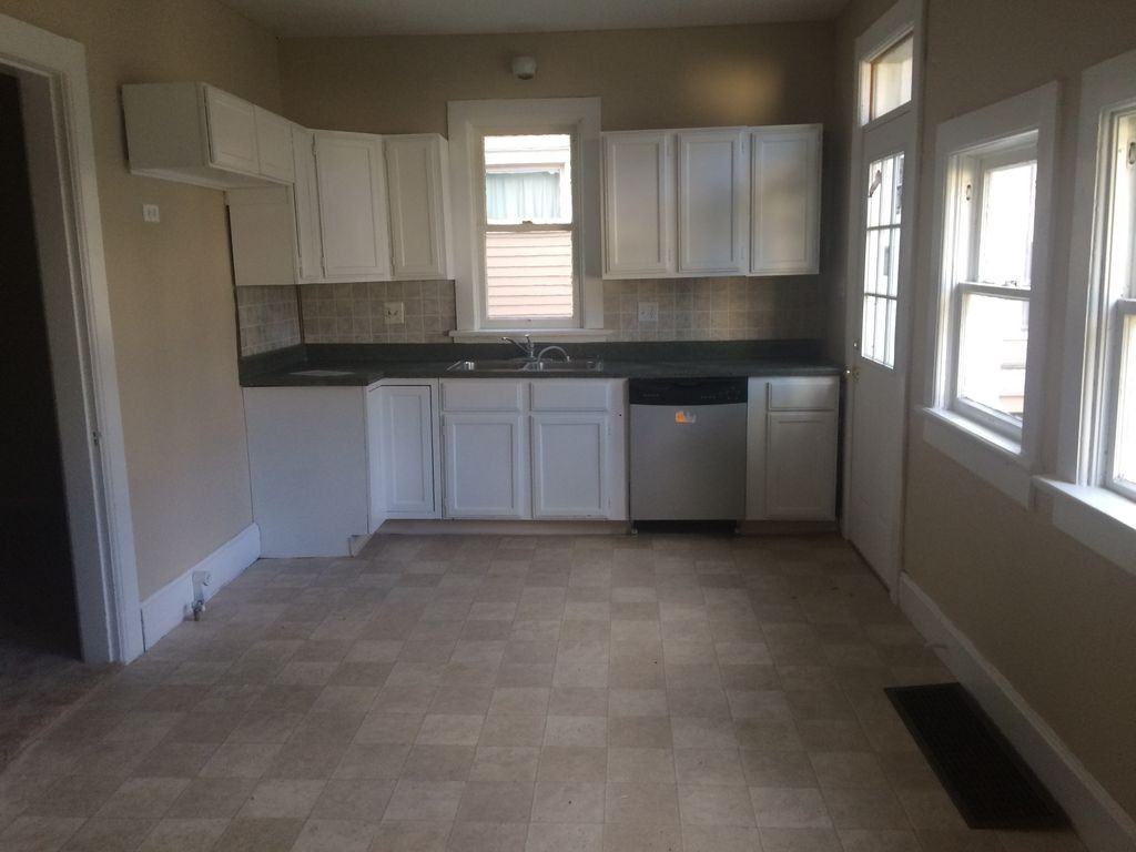 766 Mt Vernon Ave - Photo 2 of 7
