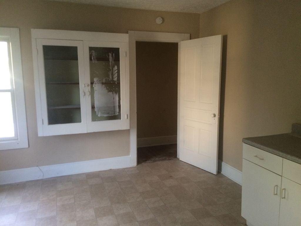 766 Mt Vernon Ave - Photo 3 of 7