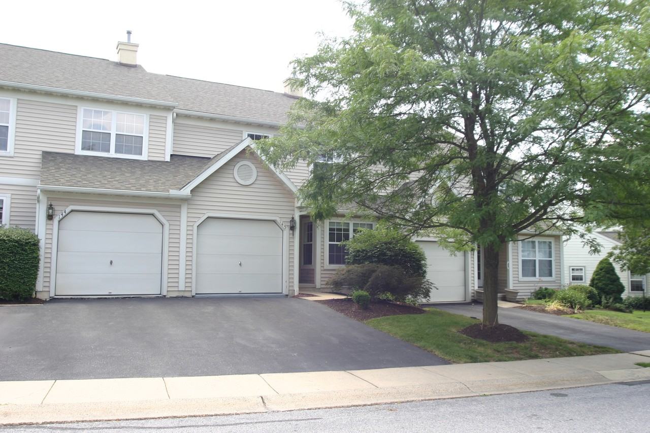 145 Wellington Ct - Photo 3 of 22