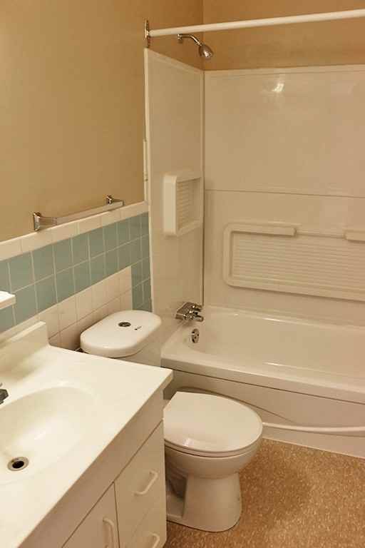 1100 Wellington St - Photo 2 of 11