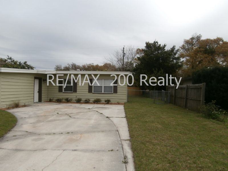 1724 Peruvian Lane - Photo 2 of 15