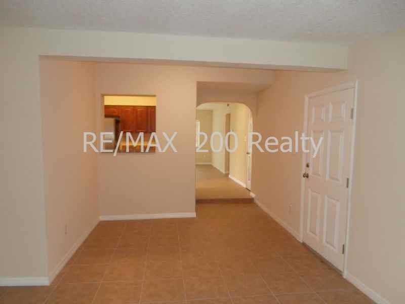 1724 Peruvian Lane - Photo 3 of 15