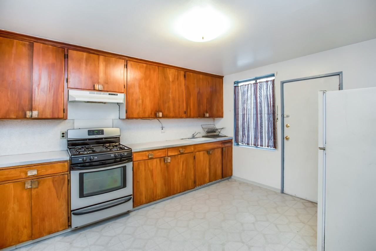 75 Noe St - Photo 3 of 5