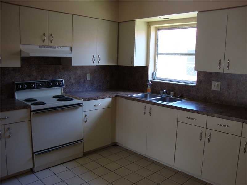 3105 SW 12th Pl - Photo 2 of 5