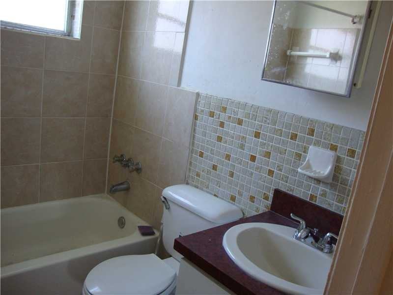 3105 SW 12th Pl - Photo 3 of 5