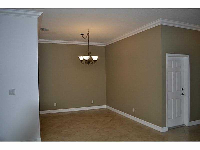 3371 Lakeside Dr 27 - Photo 3 of 9