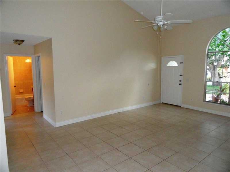 8625 SW 14th Ct - Photo 3 of 9