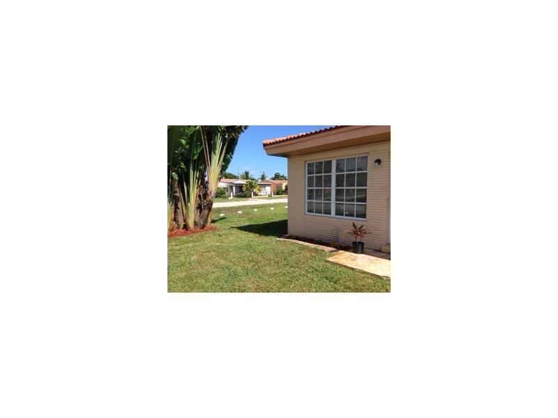 2446 Lee St - Photo 2 of 9