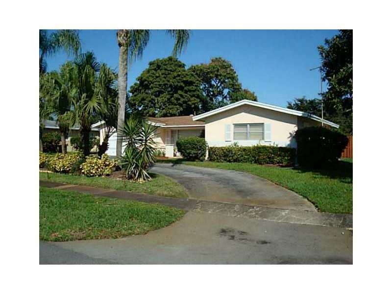 5641 SW 4th Ct - Photo 3 of 7