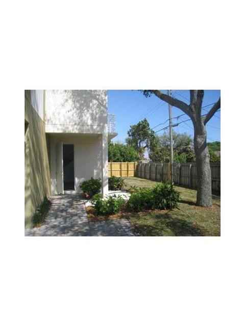 1212 NE 11th Ave 1208 - Photo 2 of 9