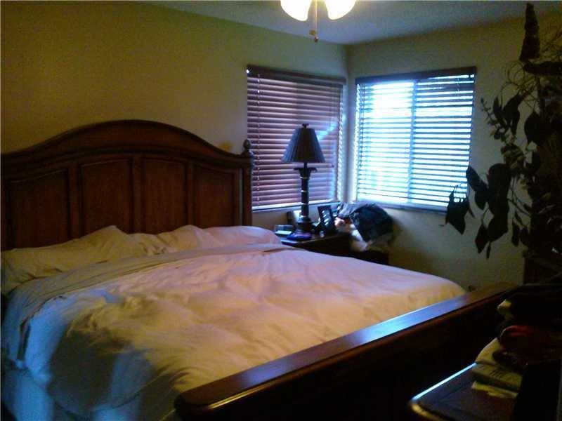 9045 Lake Park Cir S - Photo 2 of 8