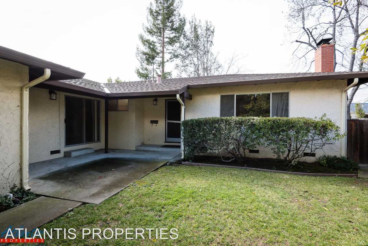 2120 Surrey Pl - Photo 2 of 13