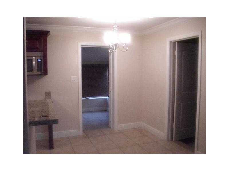 3470 NW 18th St - Photo 2 of 5