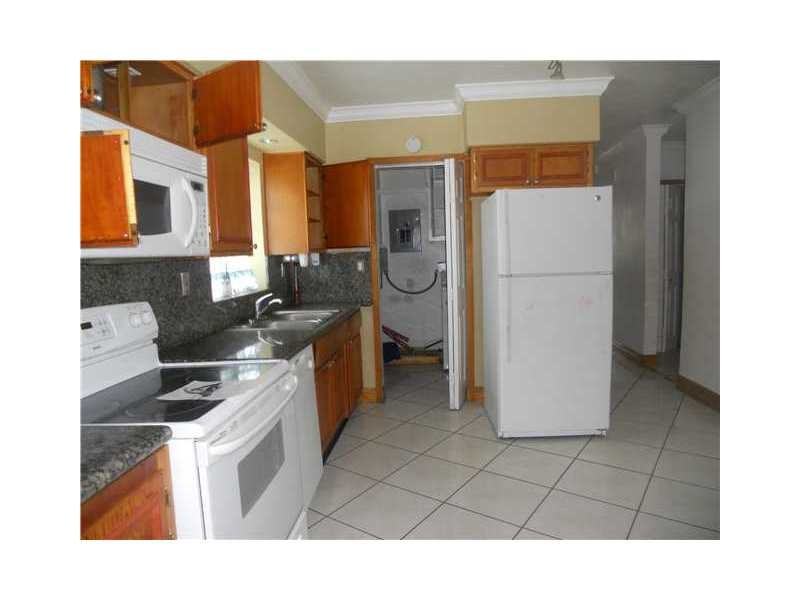 19341 NE 1st Pl - Photo 3 of 7