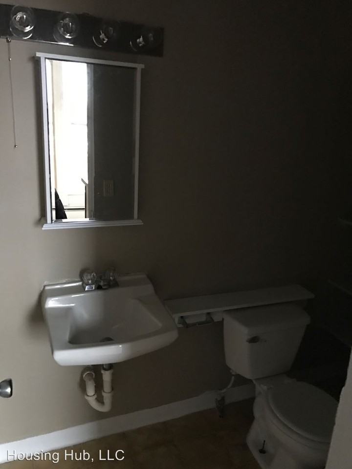 123 1/2 Main St - Photo 3 of 5