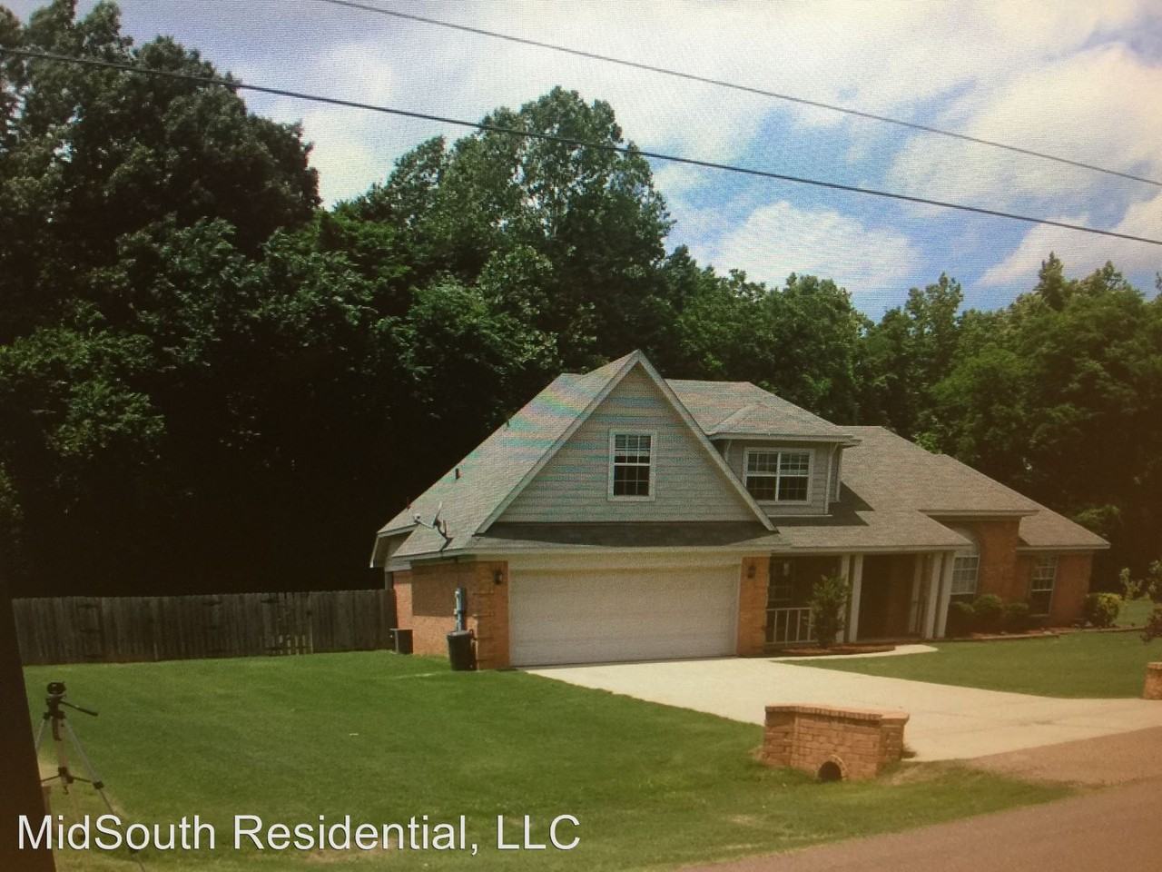 137 Stroud Cir - Photo 2 of 9