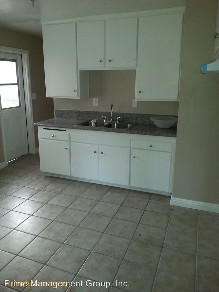 2313 Holford St - Photo 3 of 7