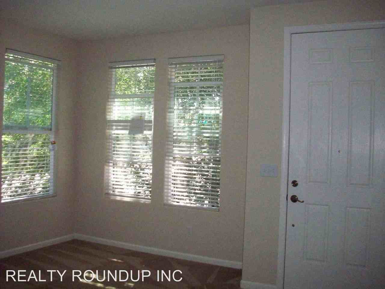 10165 Atkins Dr - Photo 2 of 9