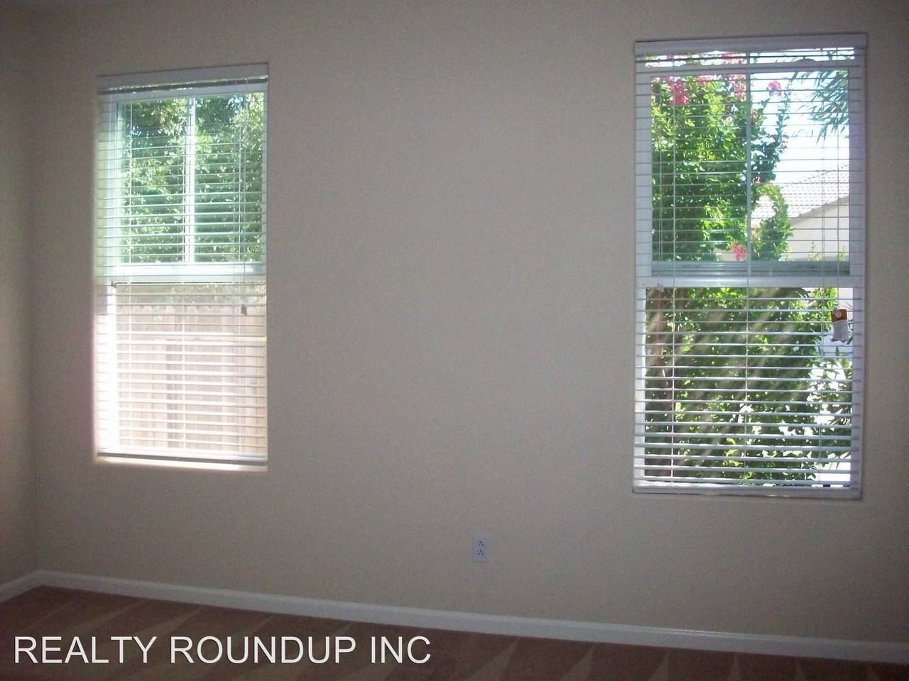 10165 Atkins Dr - Photo 3 of 9