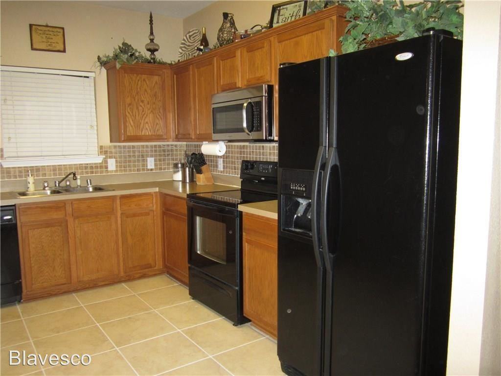 817 Kentucky Derby Ln - Photo 3 of 15