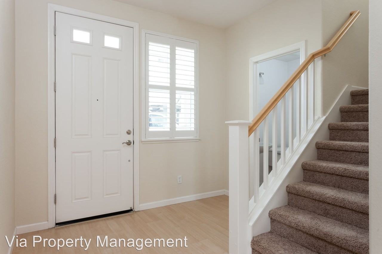 1305 Tapestry Ln - Photo 3 of 20