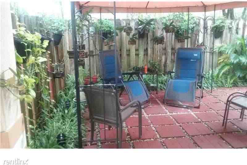 12542 SW 126th Ave - Photo 2 of 9