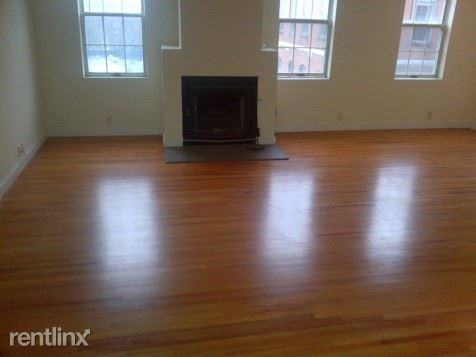 1024 Clinton St - Photo 3 of 4