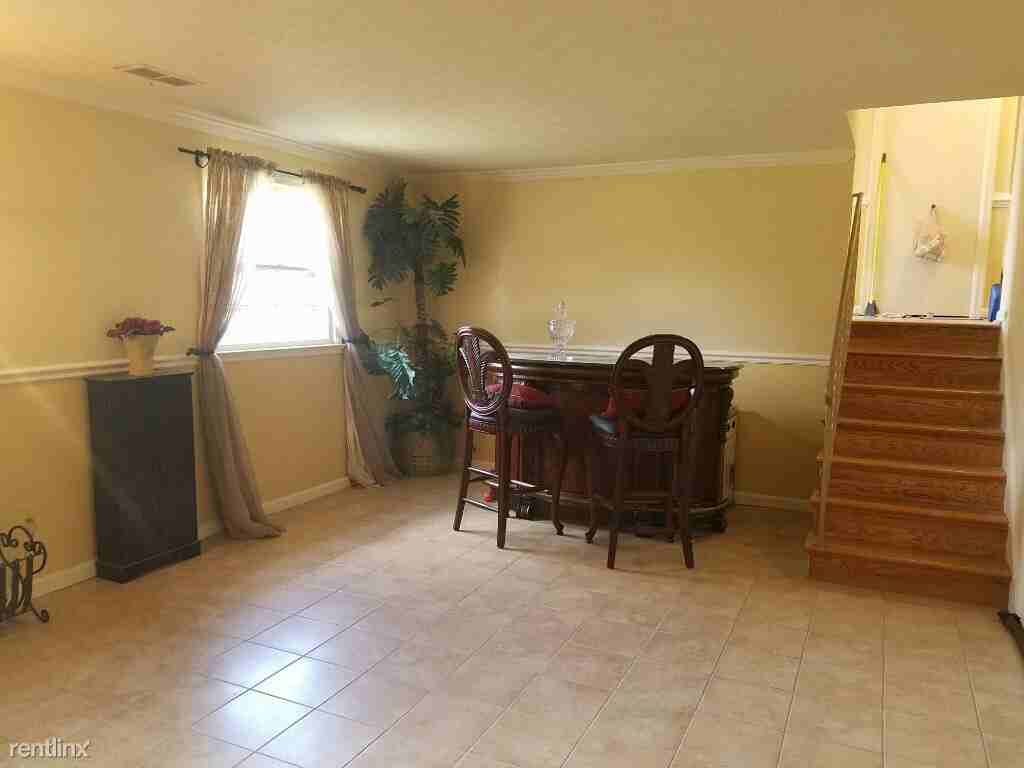 17801 Vinyard Ln - Photo 3 of 16