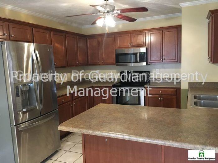 812 Raspberry Rd - Photo 3 of 24