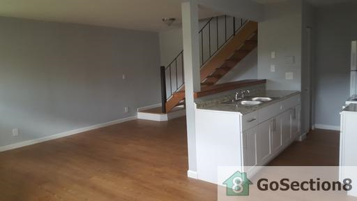 108 Tiffany Dr E - Photo 3 of 13