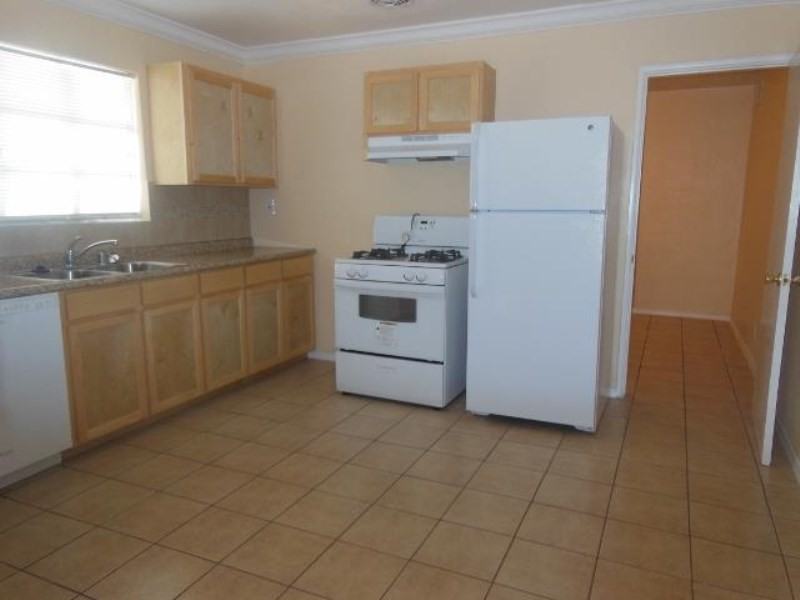 2330 Tremont Ave - Photo 3 of 9