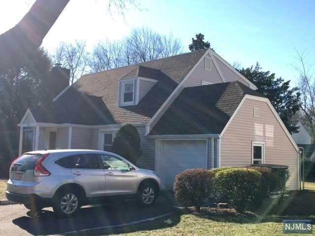 11 Lois Ave - Photo 2 of 15