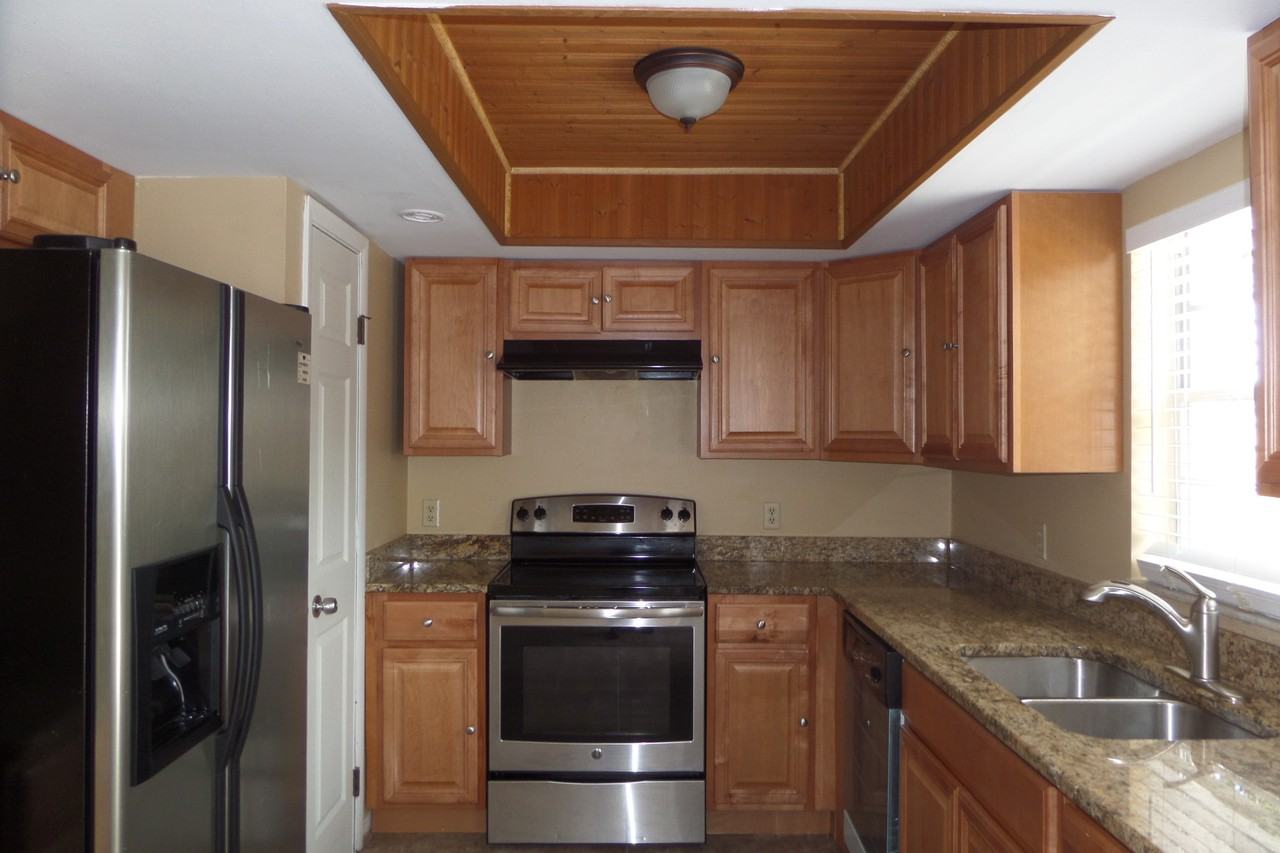 2212 Spring Cir - Photo 3 of 11