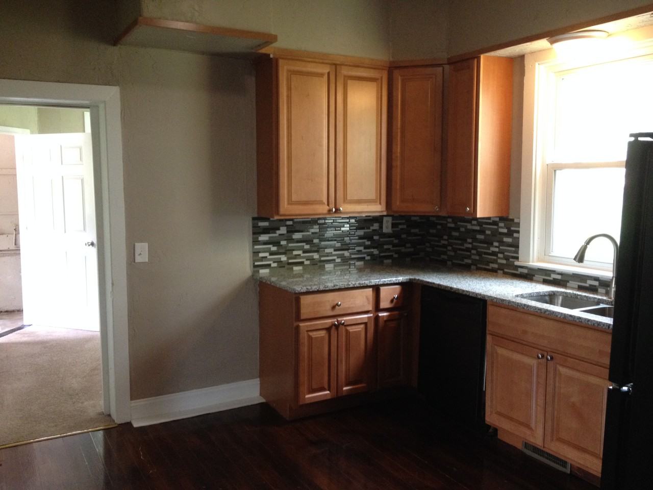 300 Club House Dr - Photo 2 of 18