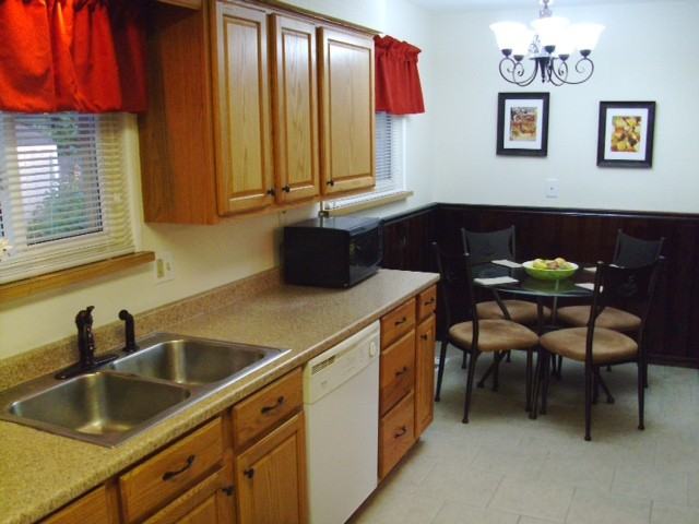 6465 Antoinette Dr - Photo 3 of 12