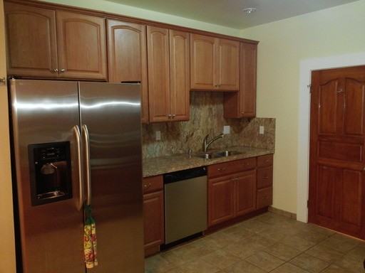 1122 Elm St - Photo 2 of 27