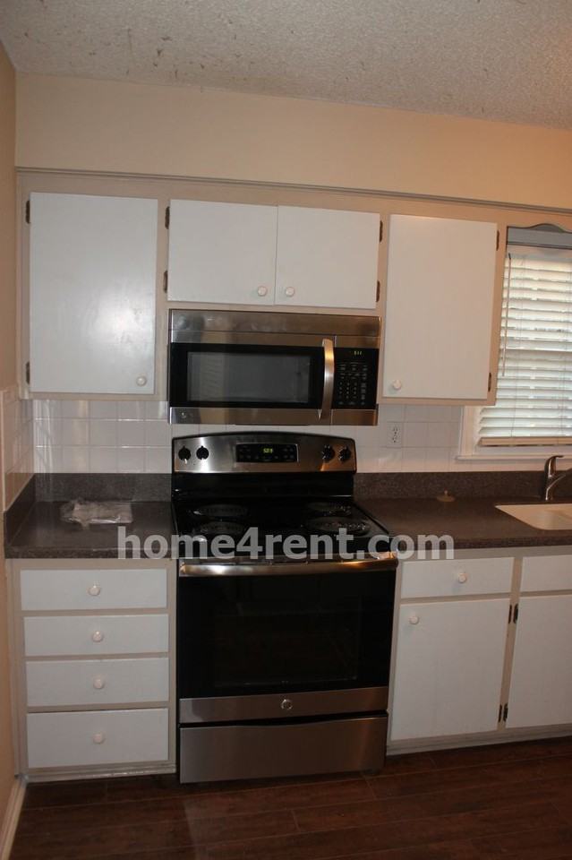 9109 W 79th St - Photo 3 of 19