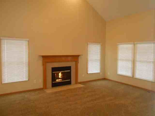 7827 Edgewater Ct - Photo 3 of 16
