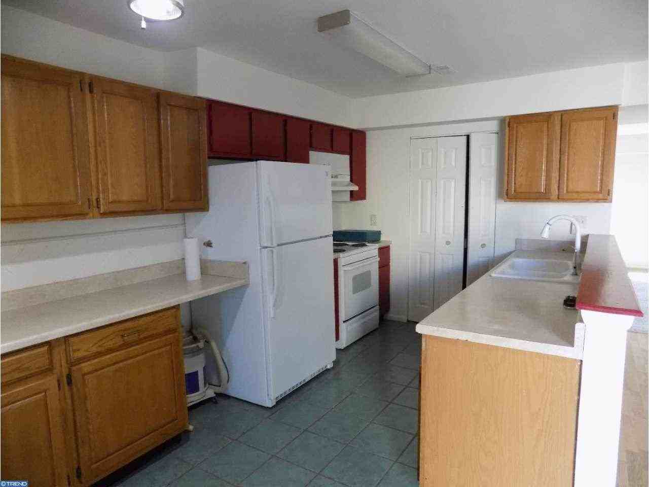 429 Colonial Dr - Photo 3 of 16