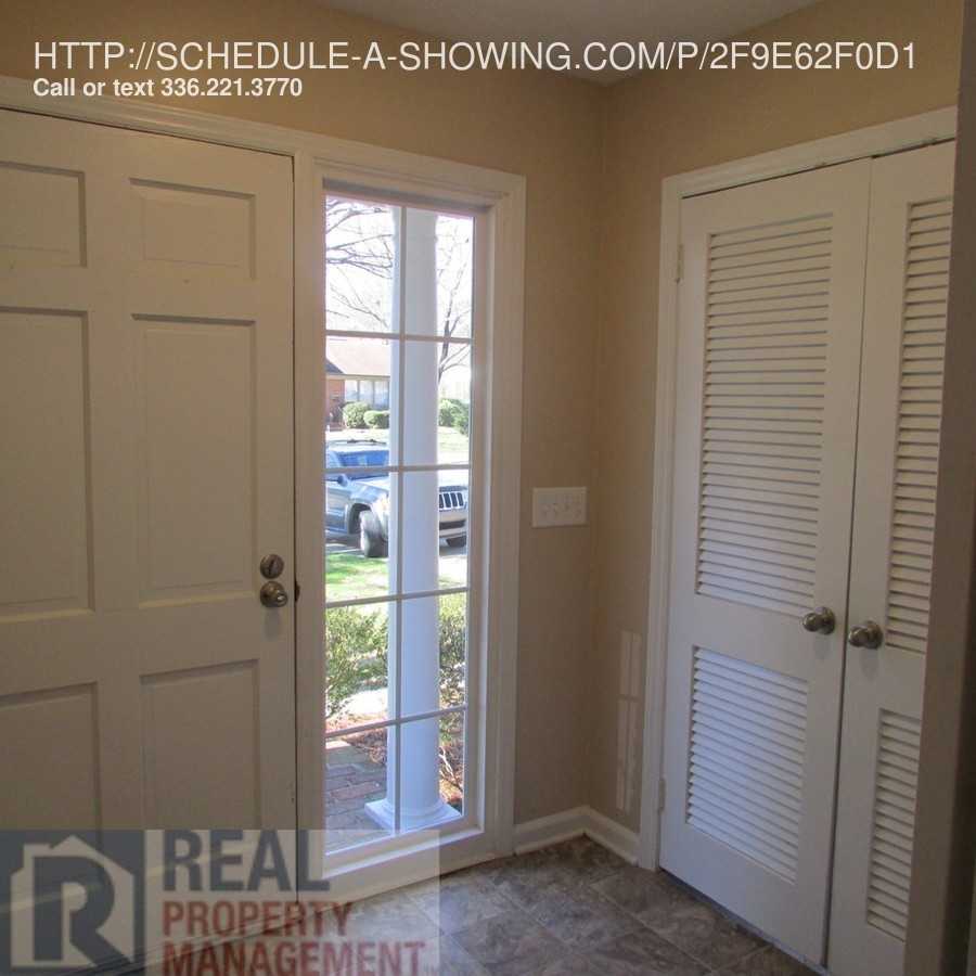 1008 Surry Dr - Photo 3 of 15