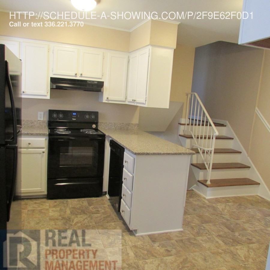 1008 Surry Dr - Photo 2 of 15